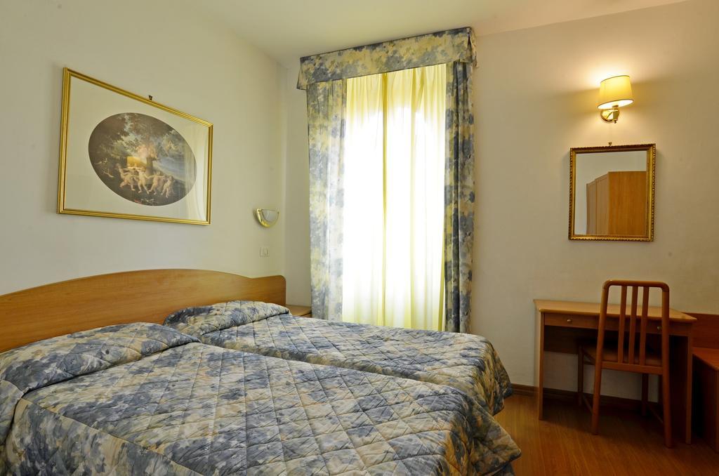 Hotel Tirreno Roma Exterior foto
