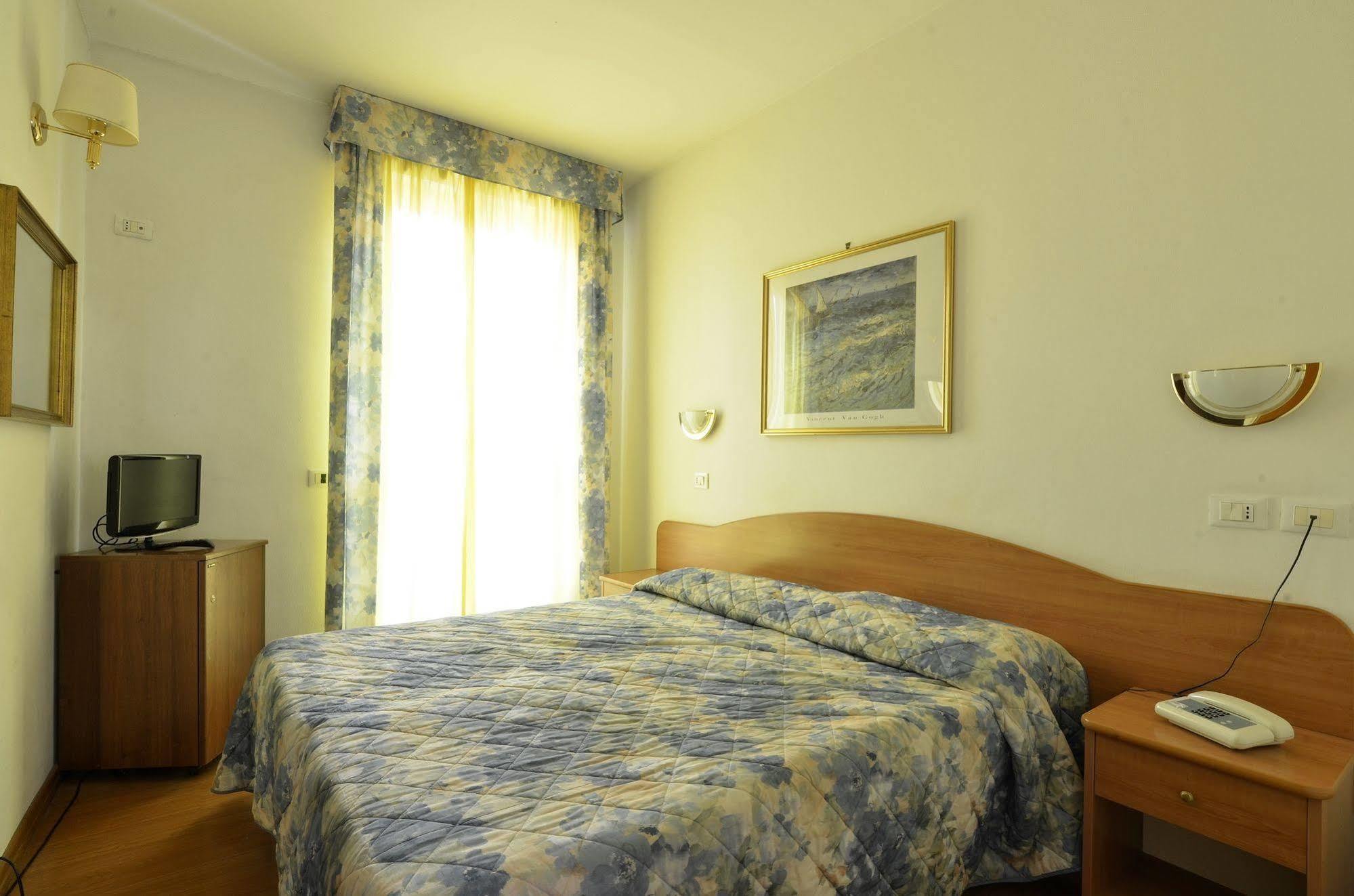 Hotel Tirreno Roma Exterior foto