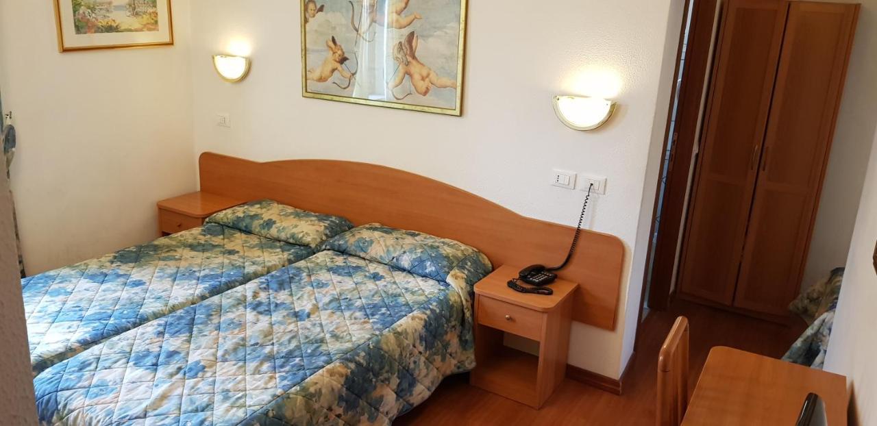 Hotel Tirreno Roma Exterior foto
