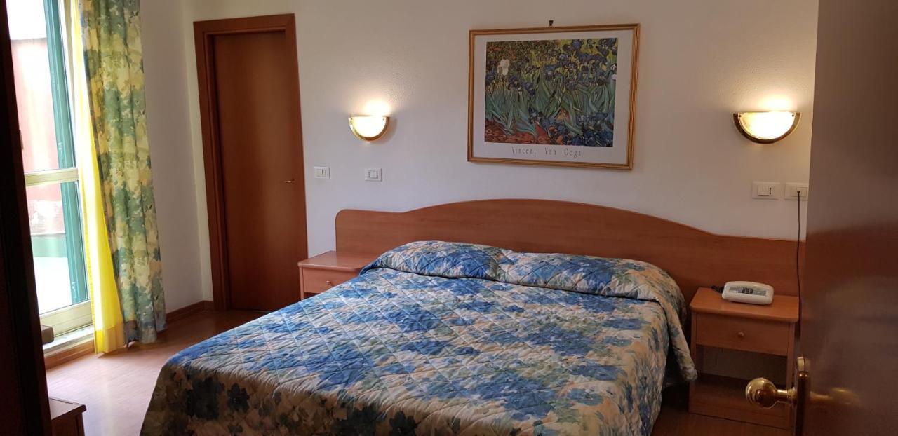 Hotel Tirreno Roma Exterior foto